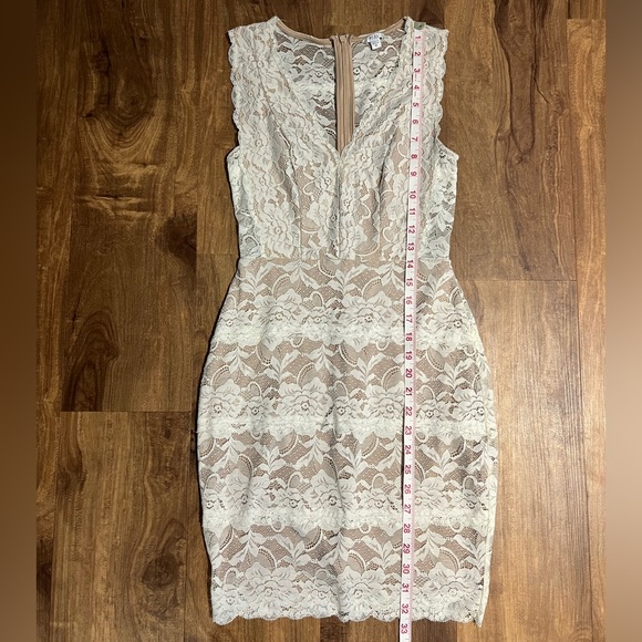 Guess Bodycon Floral Lace Mini Dress, Size XS, Nude/Off White - Picture 9 of 10